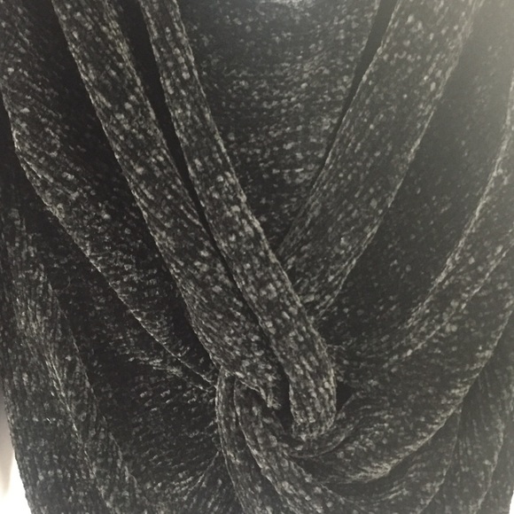 DESIGN LAB Lord & Taylor Chunky Off the Shoulder Crossbody Sweater - Picture 2 of 5